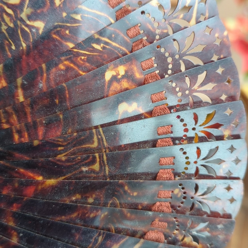 Imitation Tortoise Shell Fan - Picture 3 of 9